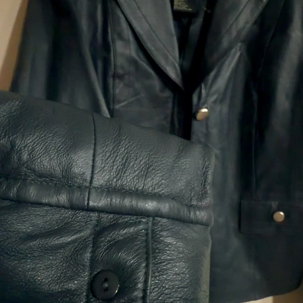 Green 100% 3 Button Leather Jacket - image 2